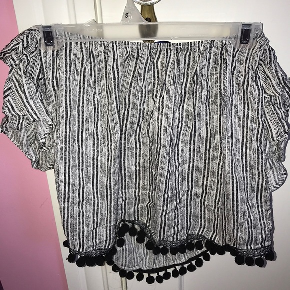 Off the shoulder flowy blouse never worn - Picture 2 of 4